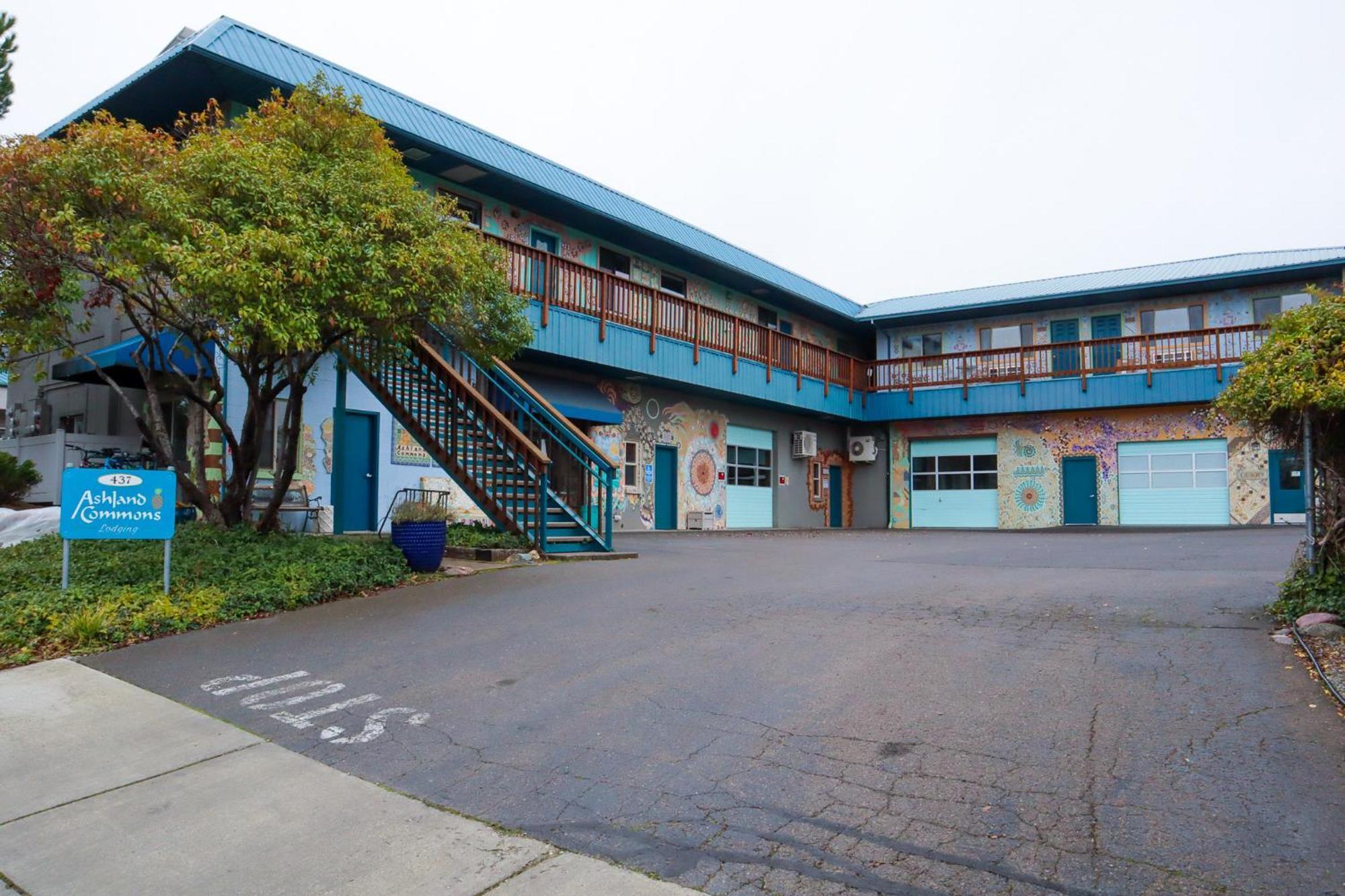 Ashland Commons Hostel Exterior photo