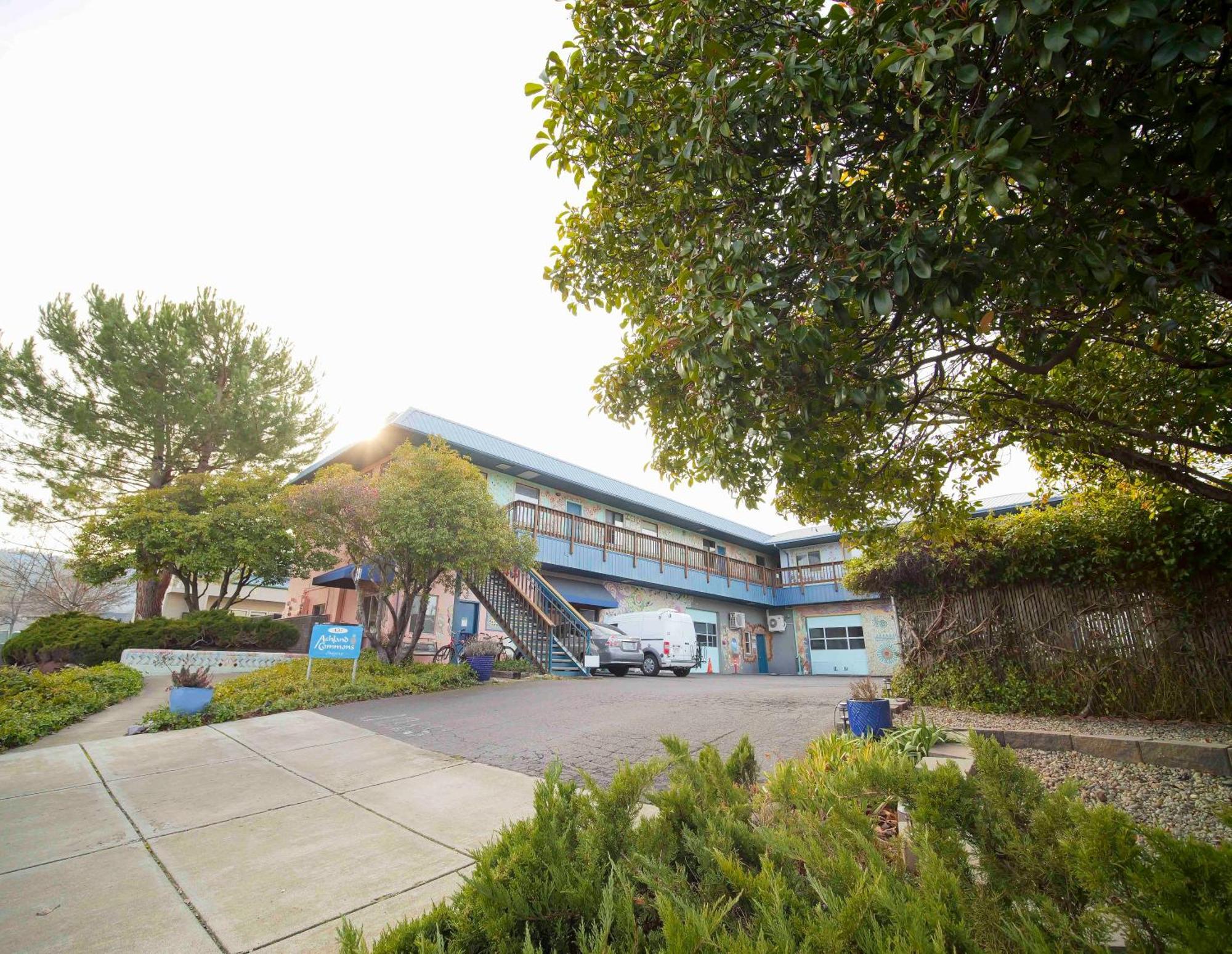 Ashland Commons Hostel Exterior photo